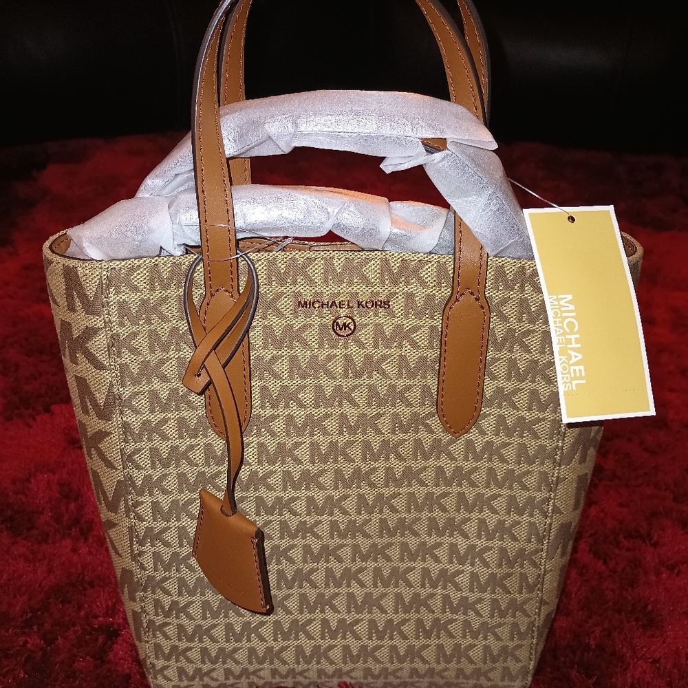 *SOLD* NWT Michael kors Sinclair crossbody purse